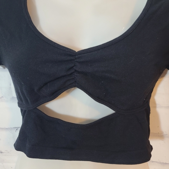 Aeropostale Cropped Cut-out Stretch Shirt - Picture 3 of 4